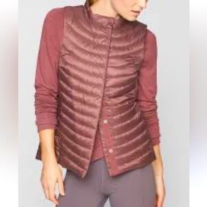 NWT Athleta Downkind Vest in Crushed Berry. Size Small